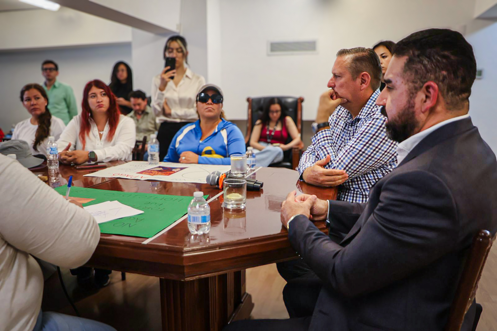 Diputados Olson y Sánchez se reúnen con familiares de Jasiel Giovanny