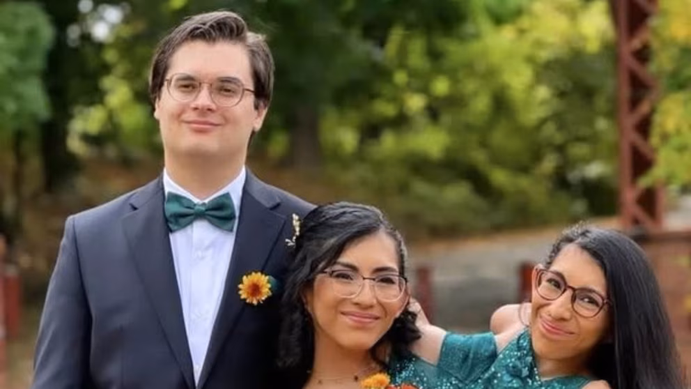 Así es la vida matrimonial de Carmen al compartir cuerpo con Lupita, su siamesa: nunca quisieron que las separaran
