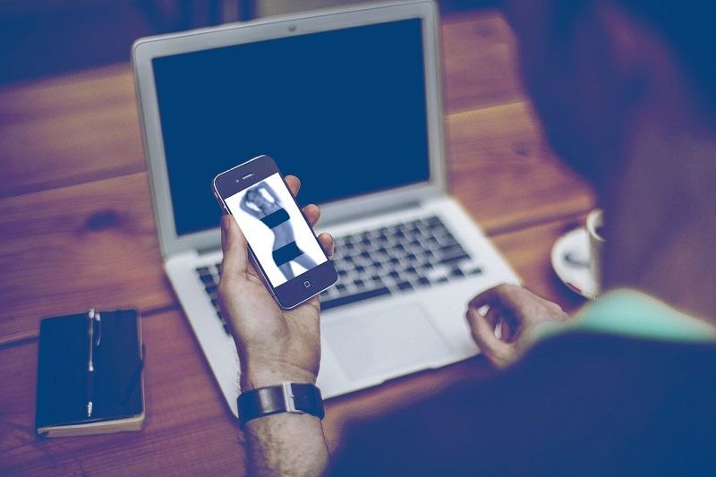 Sextorsión con IA cobra su primera víctima