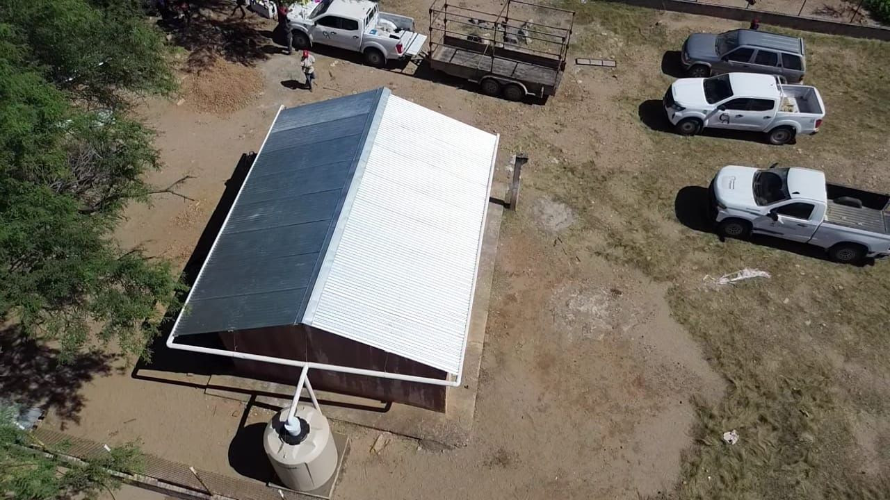 Impulsa JCAS instalación de cosechas de agua de lluvia en Tubares, municipio de Urique