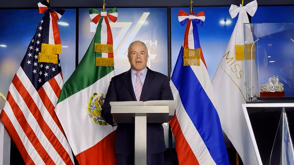 Raúl Rocha anuncia salida de Nawat Itsaragrasil de Miss Universo 2025 tras escándalo con la modelo mexicana, Fátima Bosch