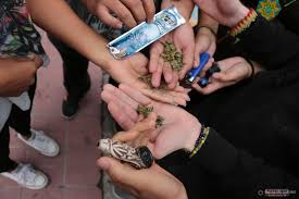 Consumo de sustancias psicoactivas entre estudiantes de nivel medio superior en Chihuahua y los factores que lo impulsan