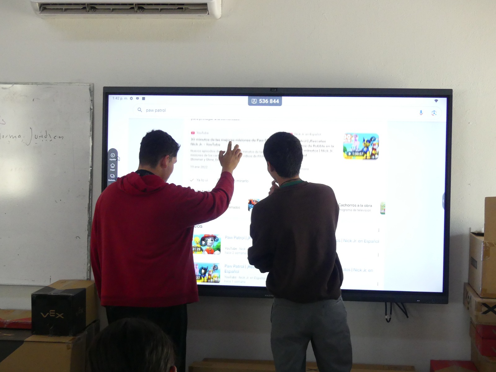 Con un paso más a la vanguardia educativa, Instalan pizarras electrónicas en el CONALEP