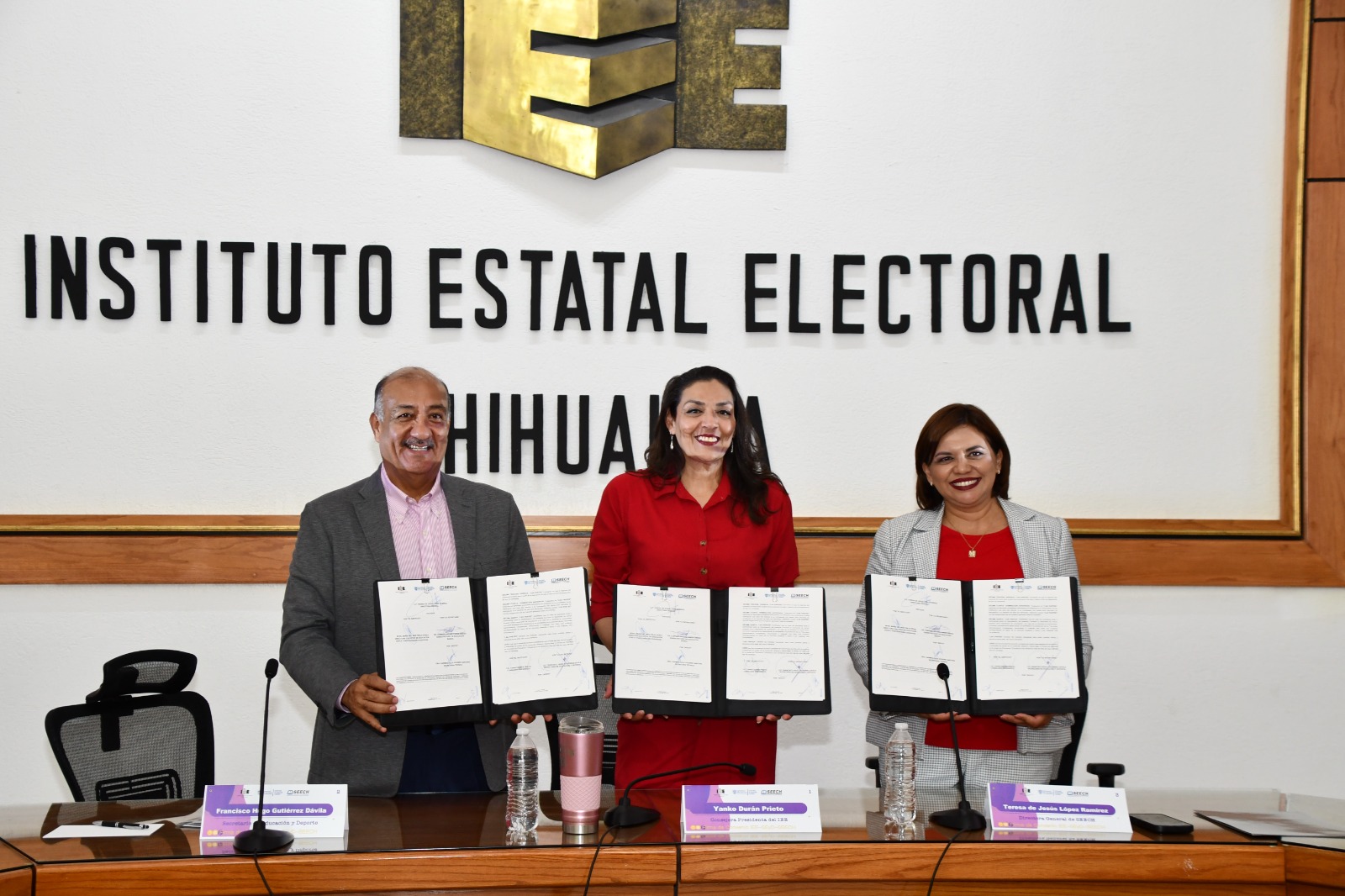 Firman SEyD, SEECH e IEE convenio para fortalecer cultura cívica en Educación Básica