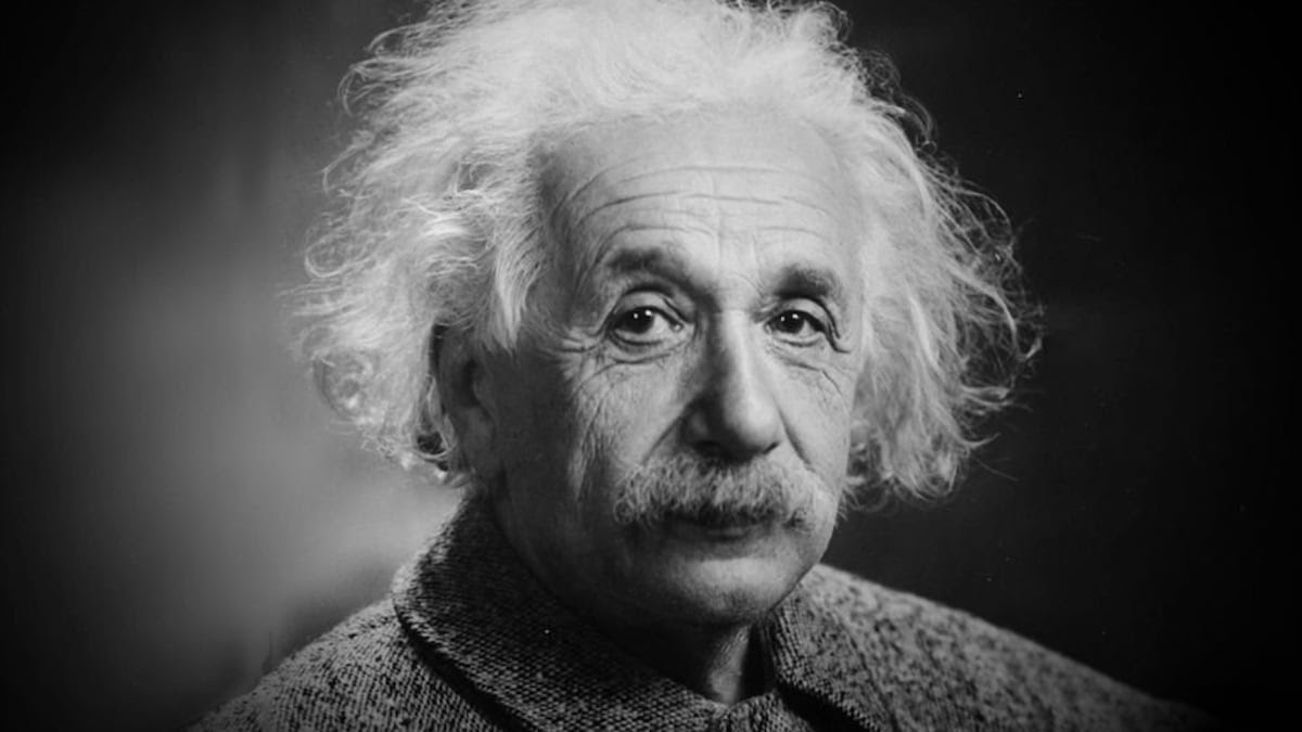 Albert Einstein, físico: “No intentes convertirte en un hombre de éxito, sino en un hombre de valor»