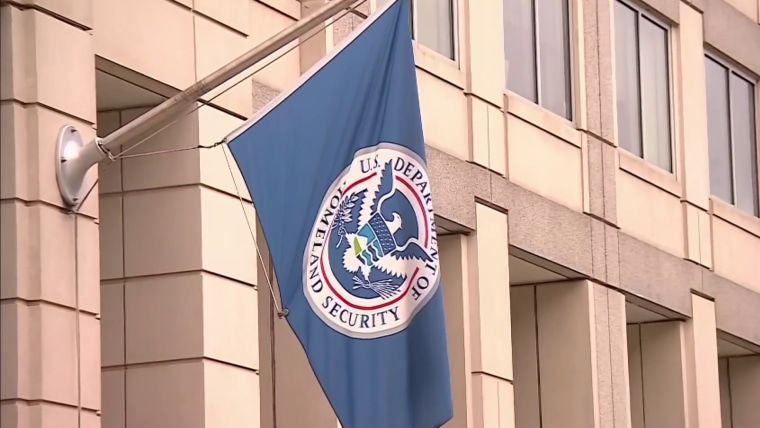 Un juez federal bloquea la cuota de $100,000 impuesta por Trump a los visados de trabajo H-1B
