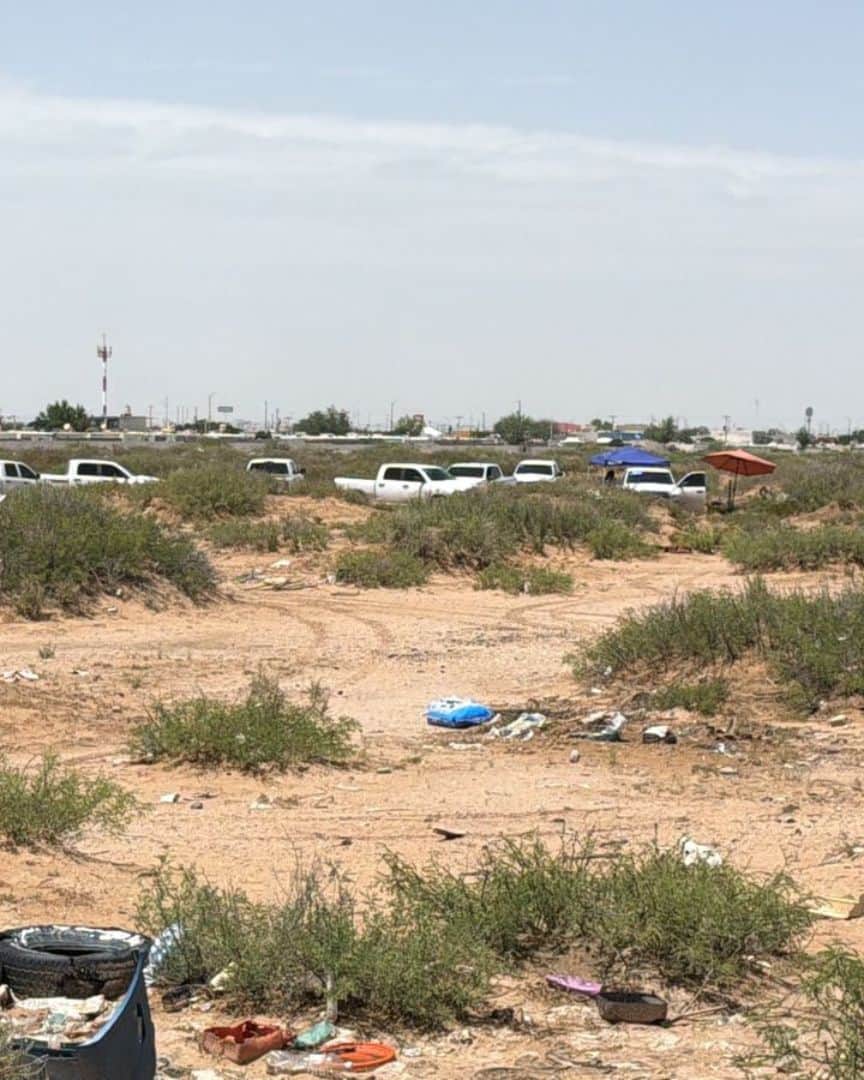 Localizan Dos Cuerpos Semi Enterrados en Senderos de San Isidro en Ciudad Juárez