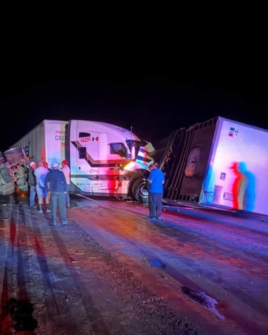Se Registró la Volcadura de un Tráiler en Carretera Chihuahua-Juárez Durante las Lluvias