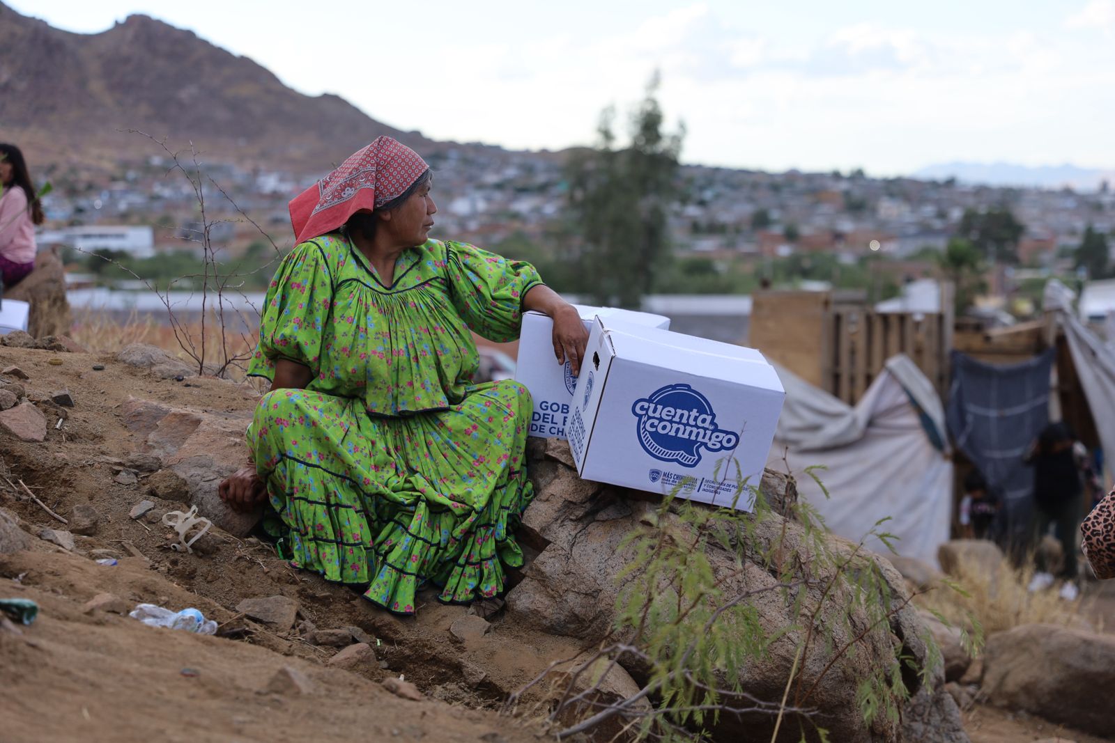 Distribuye Estado paquetes alimenticios a 300 habitantes de tres comunidades indígenas de la capital