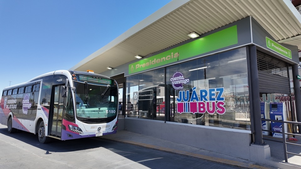 Acerca JuárezBus CAM Móvil a estación Presidencia del BRT-1