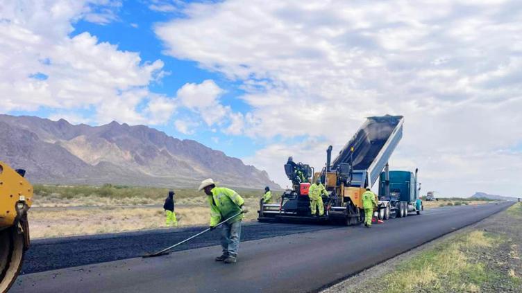 ¿Vas a Juárez? Cuidado, trabajadores en la vía