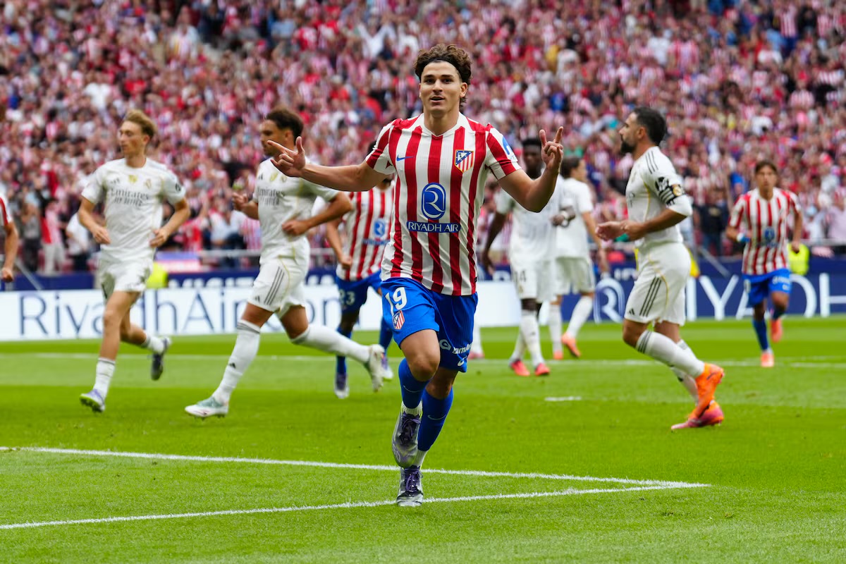 Lío galáctico: el Real Madrid dice haber ofrecido 150 millones por Julián Alvarez, pero el Atlético lo desmiente