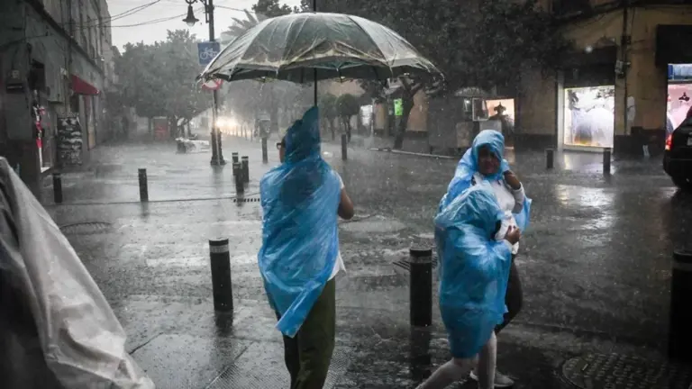 Sheinbaum llama a extremar precauciones ante tormenta tropical Boris